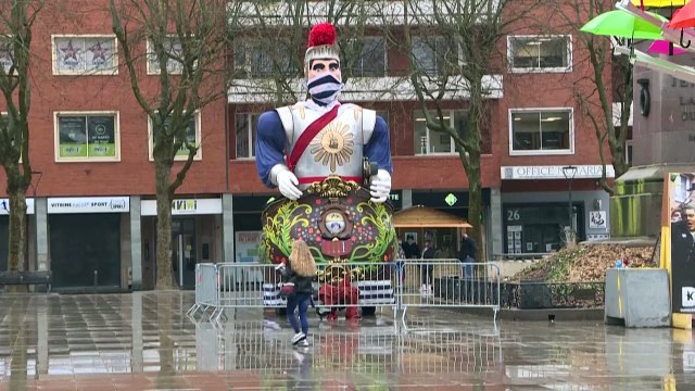 Новые штаммы коронавируса могут продлить пандемию в Европе