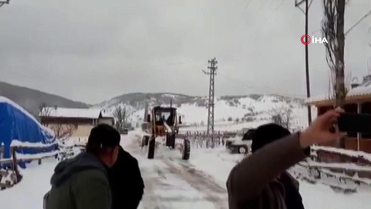 Kar yolları kapadı, mahsur kalan hasta böyle kurtarıldı