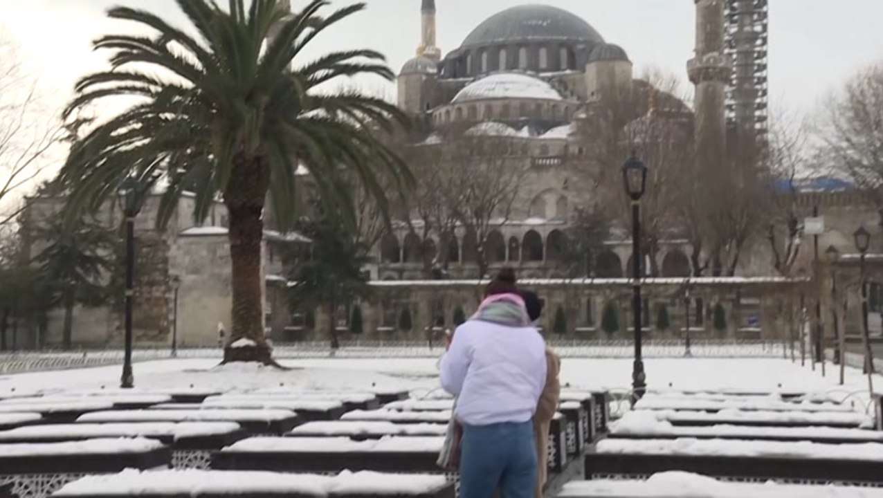 Snow blankets Istanbul amid COVID lockdown