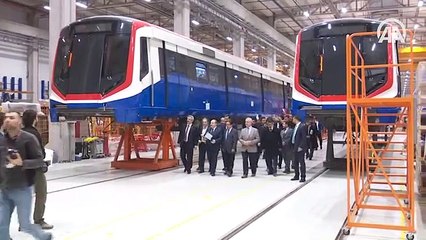 Bakan Varank 'sessiz otobüs'ün direksiyonuna geçti