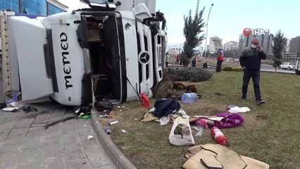 Diyarbakır’da tırın devrilme ani güvenlik kameralarına yansıdı