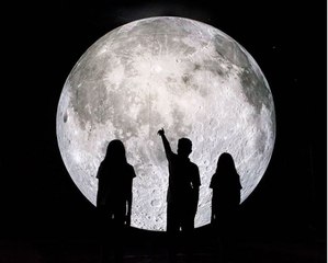 نظرة إلى القمر عن قرب في دبي مع "متحف القمر"
