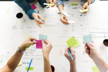 دليل تطوير الأفكار واختبارها من مركز محمد بن راشد للابتكار الحكومي