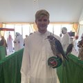 هاري جارلاند صقّار بريطاني يشارك العرب تراثهم وتقاليدهم في الإمارات
