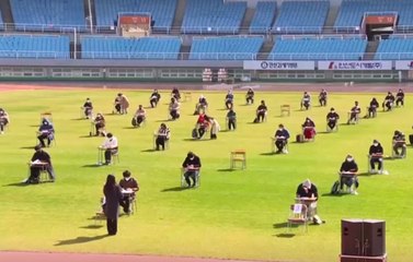 أجرت هيئة كورية امتحان التوظيف في ملعب كرة القدم تجنباً للإصابة بفيروس كورونا