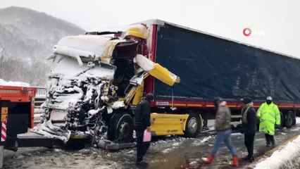 D-650’de 2 tır çarpıştı, yol ulaşıma kapandı