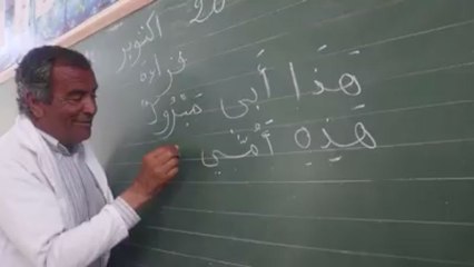 معلم تونسي يعيد الدرس بعد 37 سنة قبل أن يتقاعد
