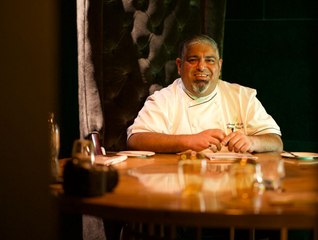 مصبح الكعبي.. أول شيف إماراتي بداياته كانت مع "المجبوس"