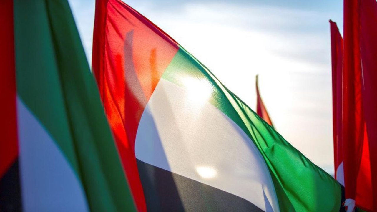 "يوم العلم" صور إماراتية مشرقة تعكس التلاحم الوطني بين أبناء الإمارات