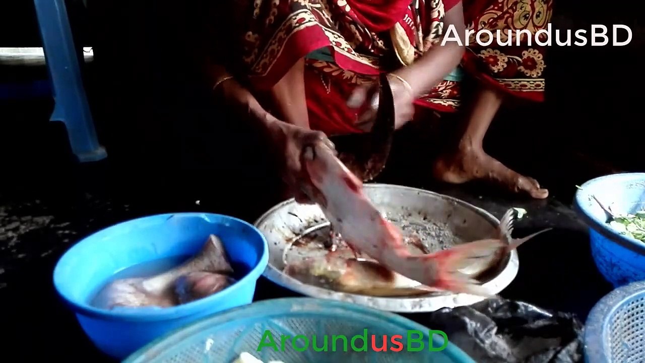 Amazing Big Fish Cutting by Grandma Traditional Big Fish Cutting by Grandma in village house