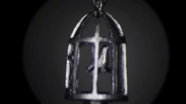 Artist Carves Impressive Figures out of Pencil Lead