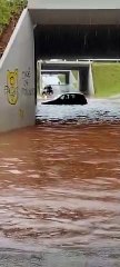 Chuvas no DF alagam ruas do Plano Piloto
