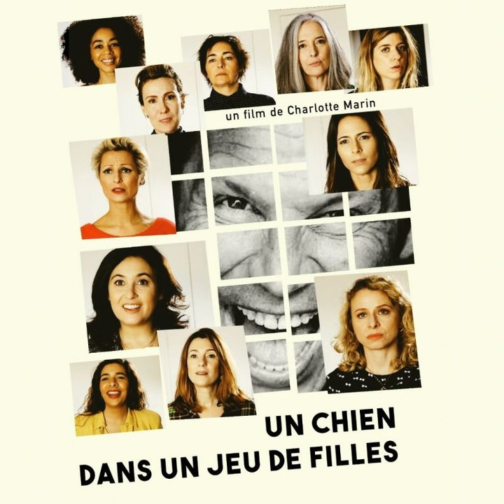 un chien dans un jeu de filles