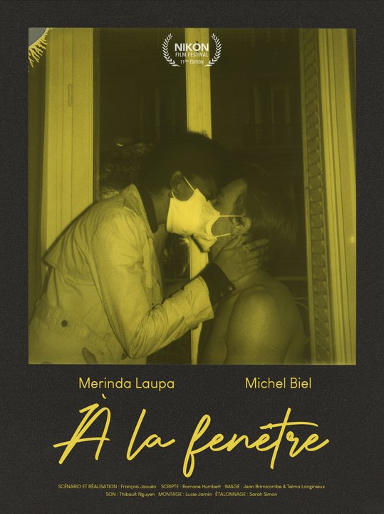 À la fenêTRE