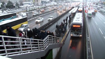 Kar yağışıyla vatandaşlar toplu taşımaya yöneldi