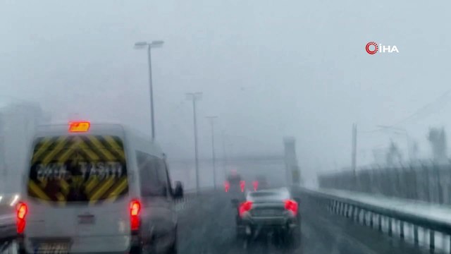 Beylikdüzü'nde şiddetli kar yağışı etkili oluyor