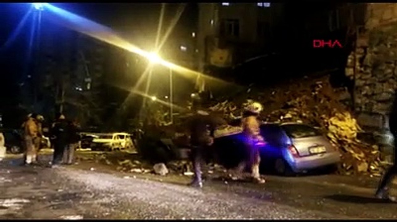 Kağıthane�de istinat duvarı 4 aracın üzerine çöktü Dailymotion Video