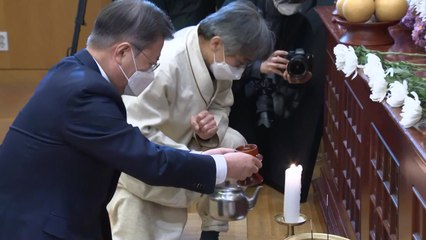 문 대통령, 故 백기완 소장 빈소 조문..."자유롭게 날길" / YTN