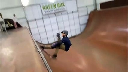 Gui Khury réalise un 1080 sur un vert ramp