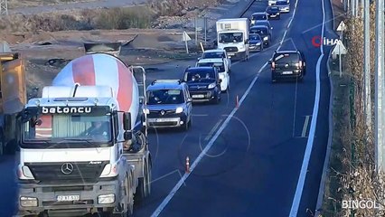 Ölümden şans eseri kurtuldu... Bingöl'deki trafik kazaları şehir kameralarında