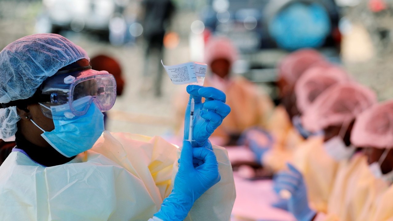 Guinea Ebola death toll rises to five as vaccine roll-out begins