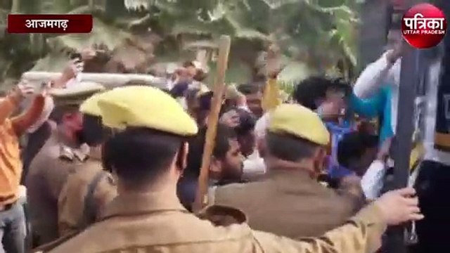 योगी सरकार के खिलाफ सड़क पर उतरे छात्र लगाया गंभीर आरोप