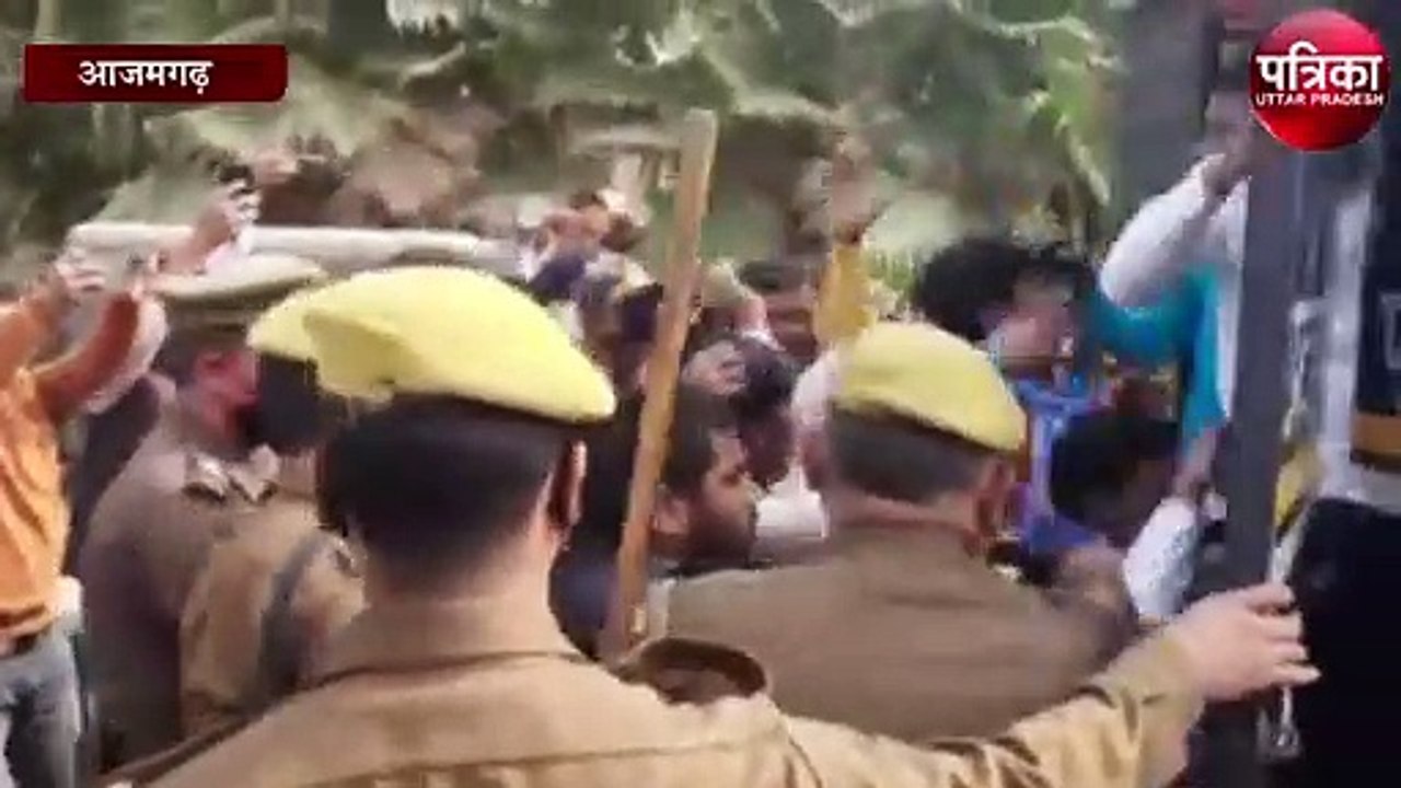 योगी सरकार के खिलाफ सड़क पर उतरे छात्र लगाया गंभीर आरोप