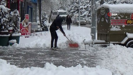 Erzurum sabaha beyaz örtü ile uyandı