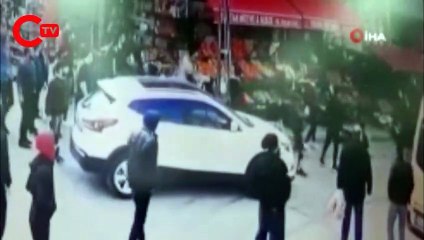 Esenyurt’ta sopalı yol verme kavgası kamerada