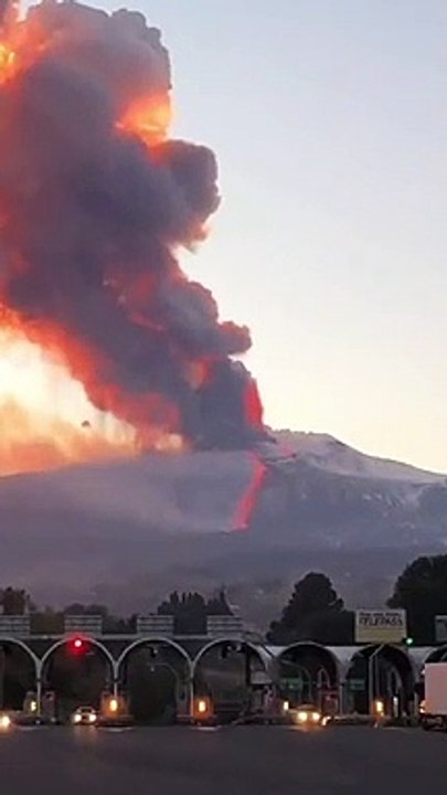 Eruption spectaculaire de l'Etna (Sicile) ce 16 février 2021