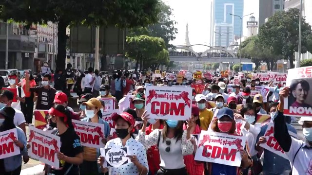 آلاف المتظاهرين البورميين في شوارع رانغون ومخاوف من تصاعد العنف