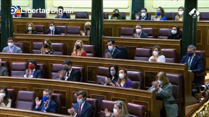 Sánchez se ríe de Casado por pedirle el cese de Iglesias en el Congreso