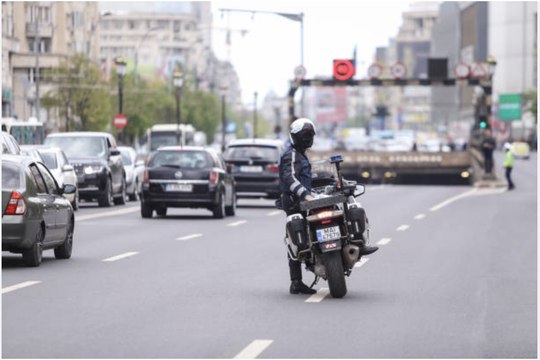 Les deux-roues ne pourront plus circuler entre deux files de voitures