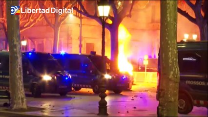 Noche de violencia separatista en Cataluña por la detención de Pablo Hasél