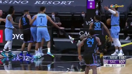 Chimezie Metu se casse le poignet après son dunk