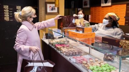 '곱창밴드'로 머리 묶고 마카롱 사는 美 영부인 화제 / YTN