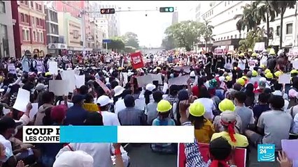 Coup d'Etat en Birmanie : les manifestants bloquent la circulation pour empêcher la répression