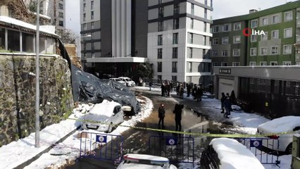 Kağıthane'de istinat duvarının araçların üzerine çöktü anlar kamerada
