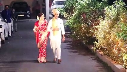 Dia Mirza-Vaibhav Rekhi share their happiness with media by distributing sweets