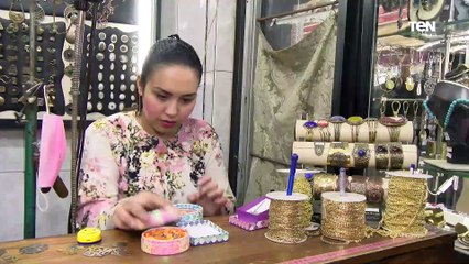 اقتحمت مهنة الرجال.. شاهد فتاة سكندرية تبتدع في تشكيل المعادن