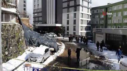 Kağıthane'de İstinat Duvarının Araçların Üzerine Çöktü Anlar Kamerada