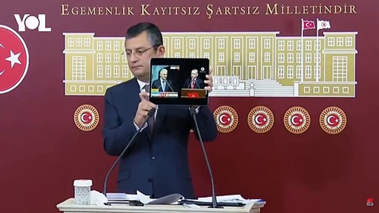 Özgür Özel'den Fahrettin Altun'a 'aynı konuşma' göndermesi: 3 farklı maaş almasını biliyor, 2 farklı konuşma yazmaktan aciz