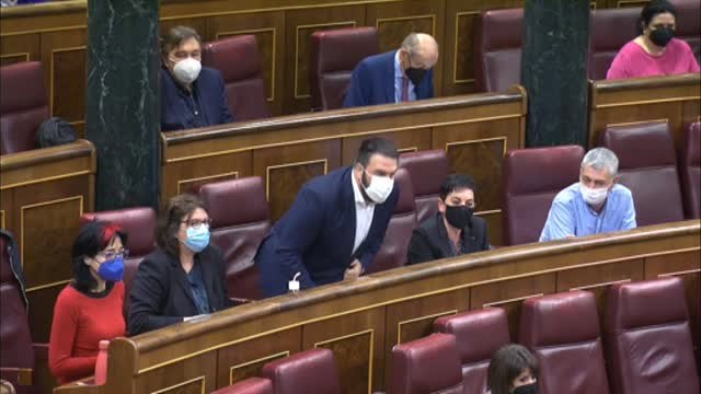 Arrimadas culpa a Iglesias de alentar las protestas y Calvo rechaza el uso de la violencia para defender la libertad de expresión.