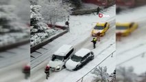 Karda kayan araç sokağı savaş alanına çevirdi, yolda bekleyen vatandaş ölümden saniyelerle kurtuldu