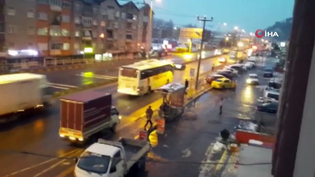 Kızların tekme tokat kavgası böyle görüntülendi