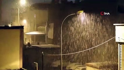 Yoğun kar yağışını gören vatandaşlar kısıtlamayı unuttu