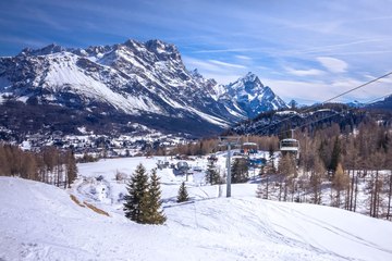 Italy Delays Reopening of Ski Slopes Until at Least March