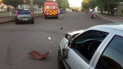 C4 e Vectra se envolvem em colisão na Rua Rodrigues Alves, no Maria Luíza