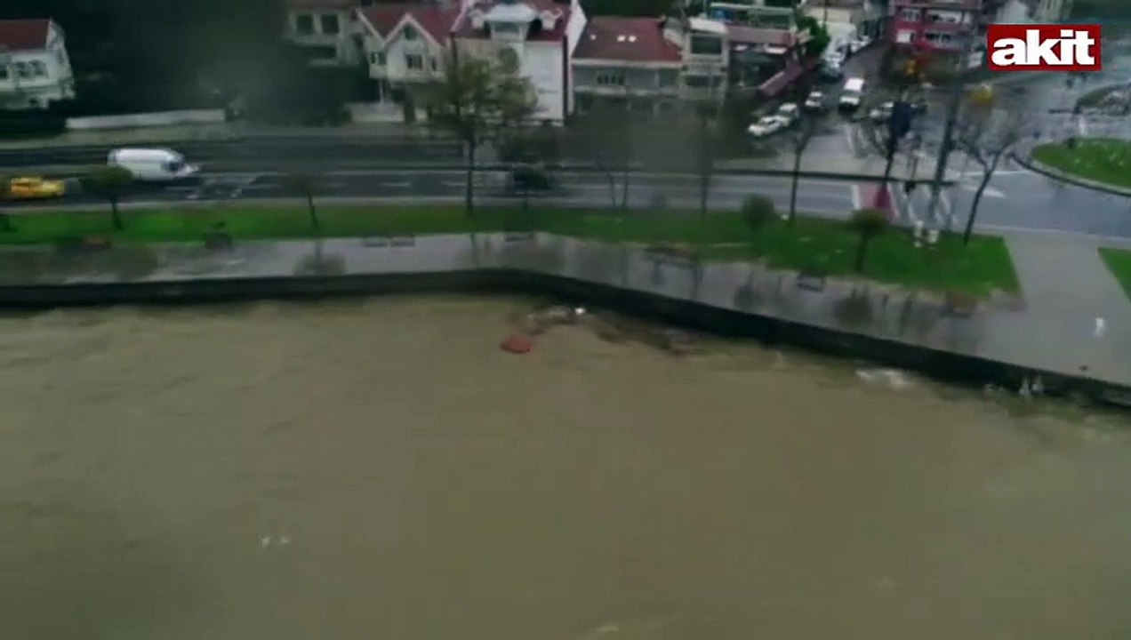 Yağış sonrası İstanbul boğazı... Çamur aktı!