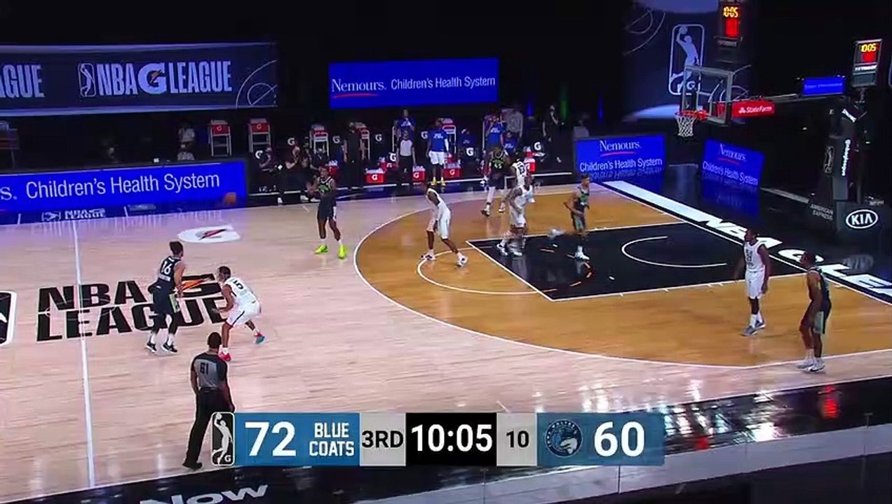 A bigtime dunk by Tyler Cook!